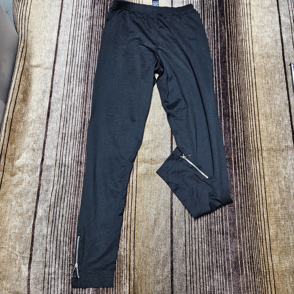 🎄GAP Black Leggings Elastic Waist and Beautiful Zippered Ankles Size M - Picture 3 of 7